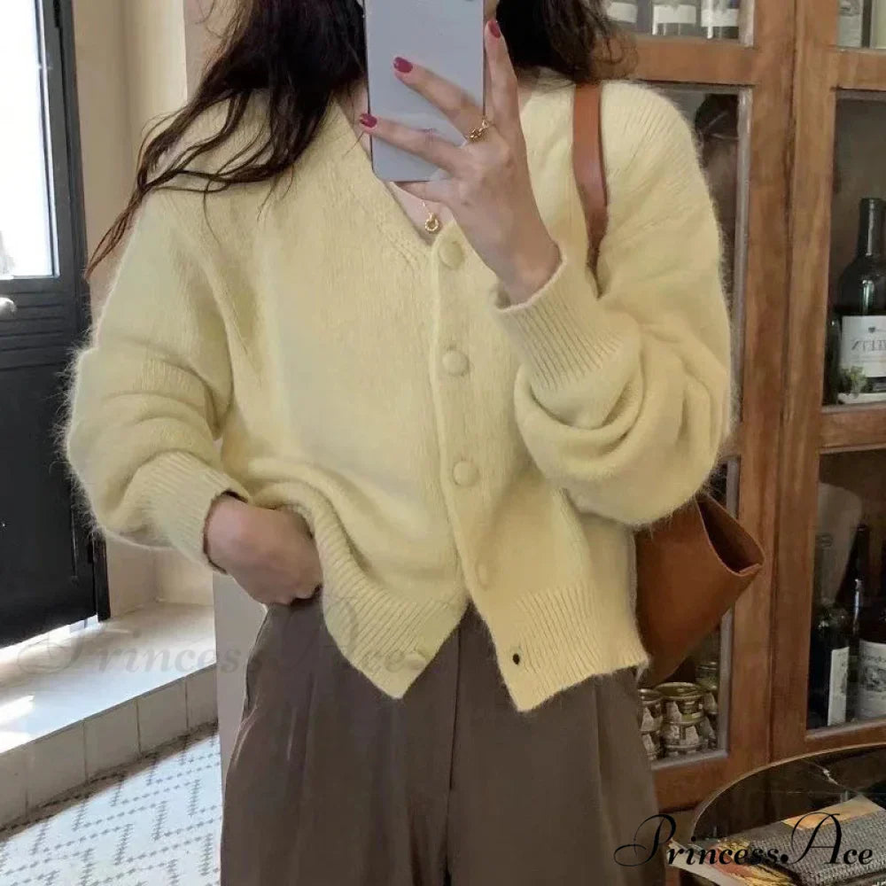 Verdant V-Neck Extended Sleeve Solitary Fastened Knitted Cardigan