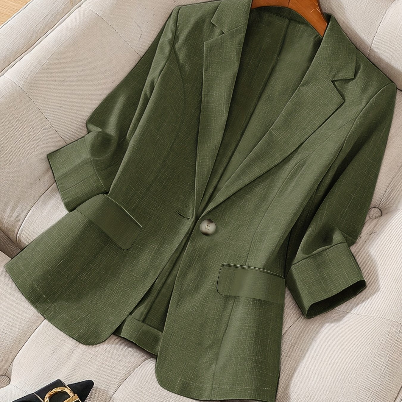 Tailored Cropped Blazer for Business Casual Style