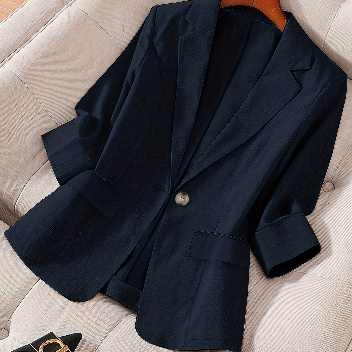 Tailored Cropped Blazer for Business Casual Style