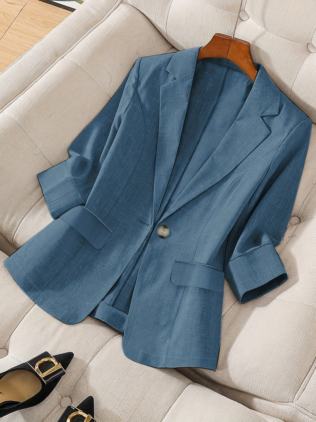 Tailored Cropped Blazer for Business Casual Style
