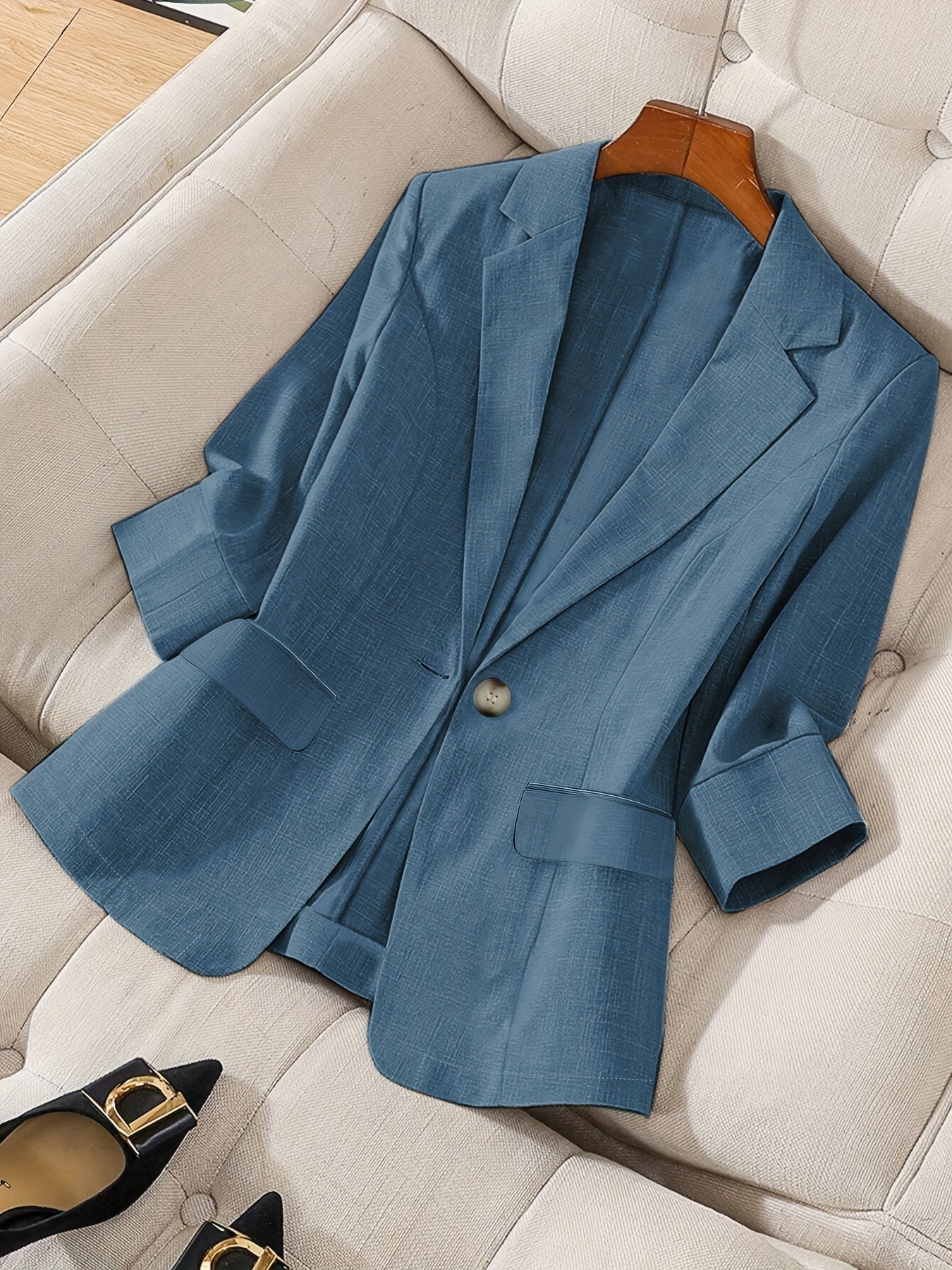 Tailored Cropped Blazer for Business Casual Style
