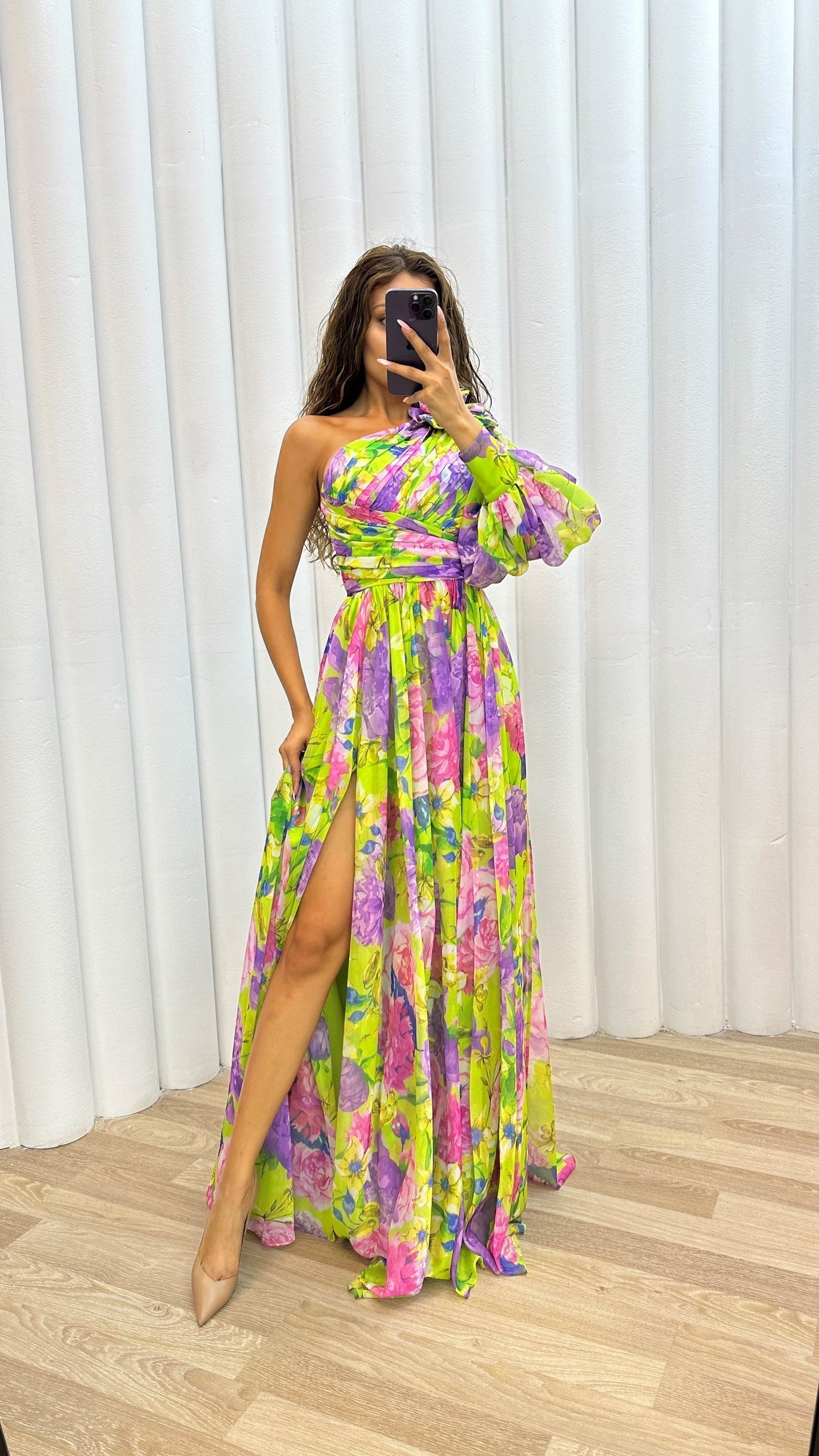 Mabel | Elegant Flowy Shoulder Dress for Summer Events