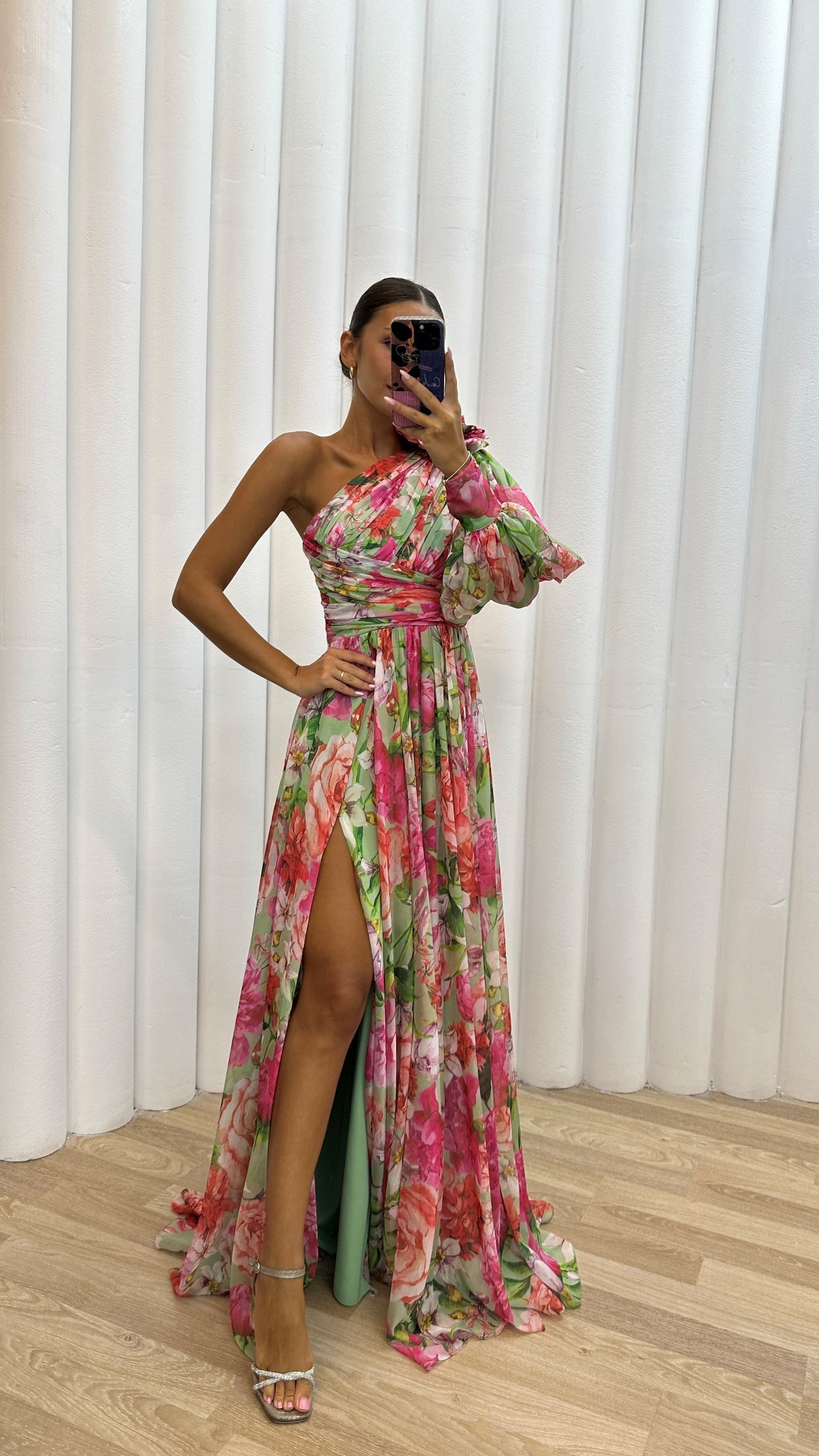 Mckenzie | Stunning Flowing Gown