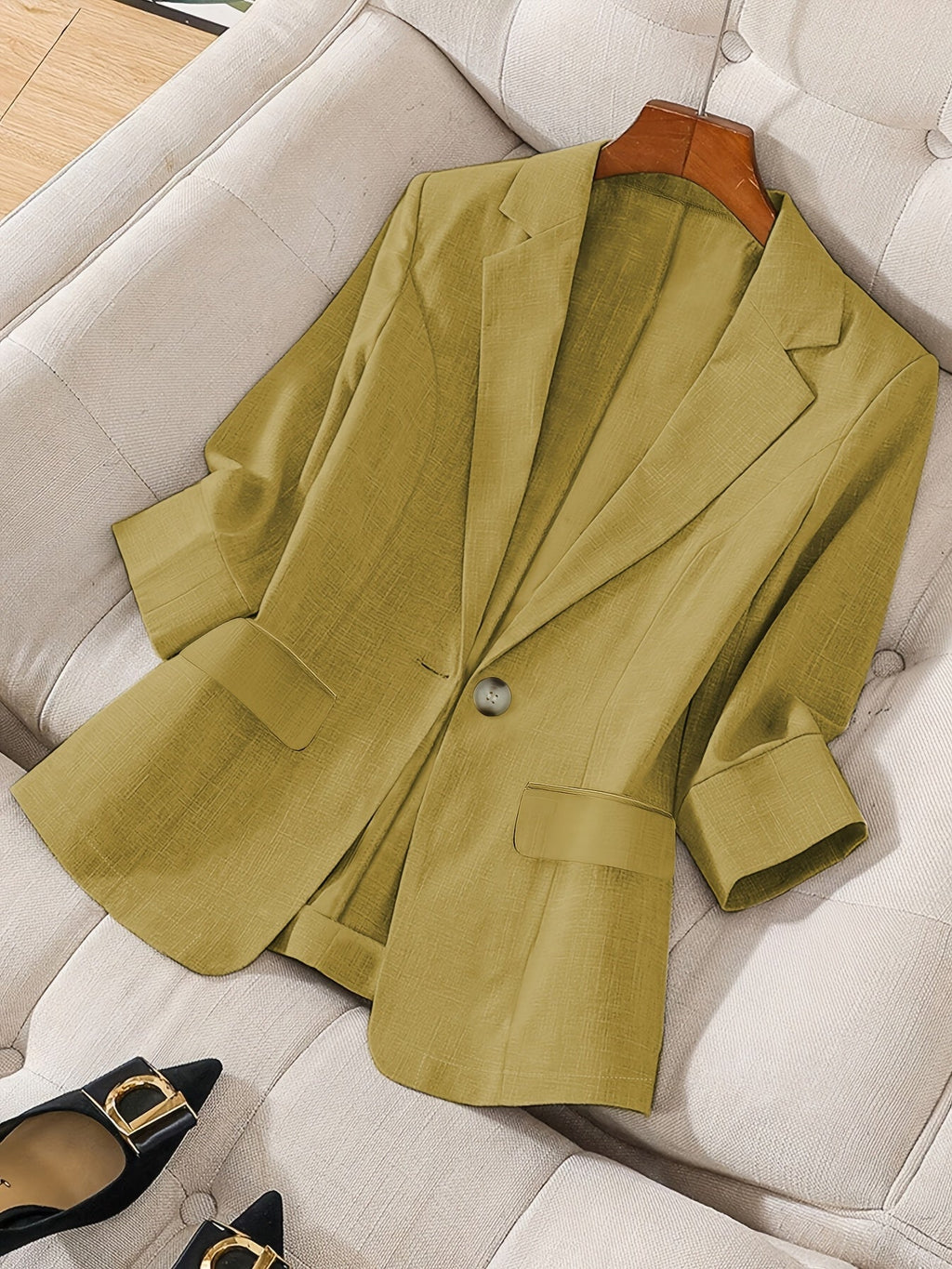 Tailored Cropped Blazer for Business Casual Style