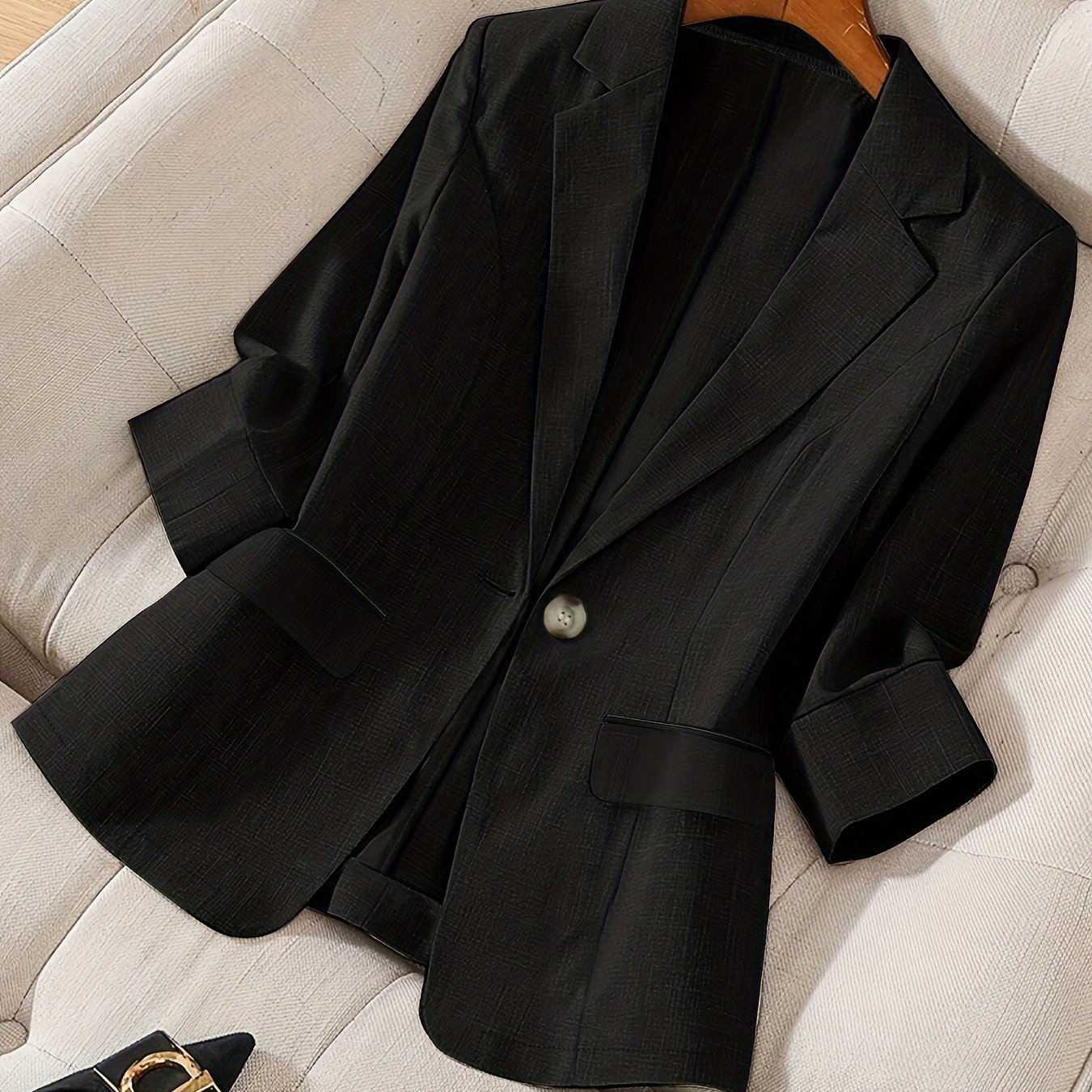 Tailored Cropped Blazer for Business Casual Style