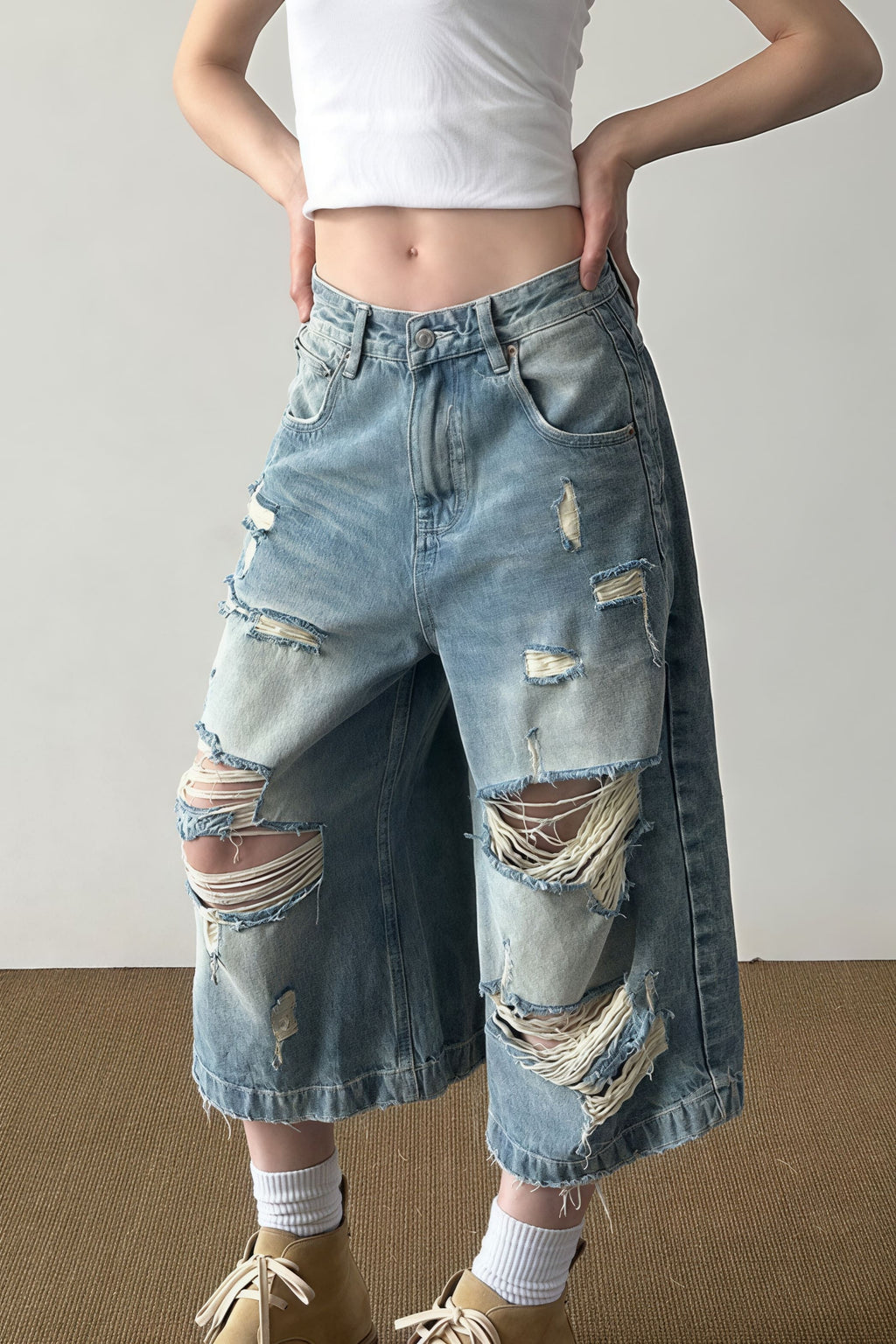 Retro Washed Ripped Whisker Cropped Jeans