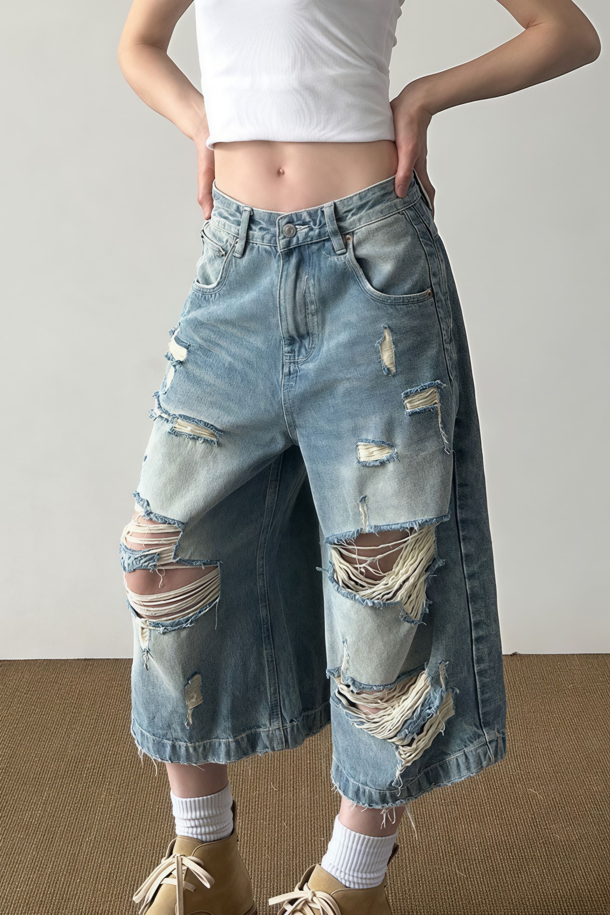 Retro Washed Ripped Whisker Cropped Jeans