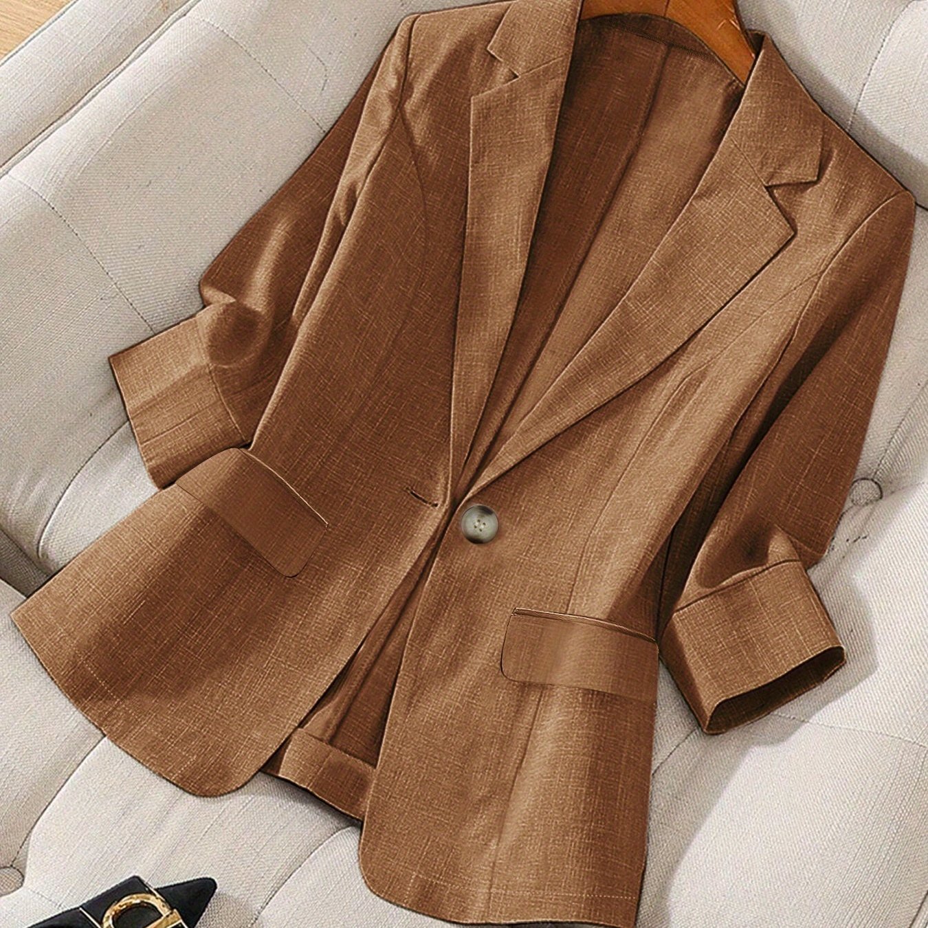 Tailored Cropped Blazer for Business Casual Style