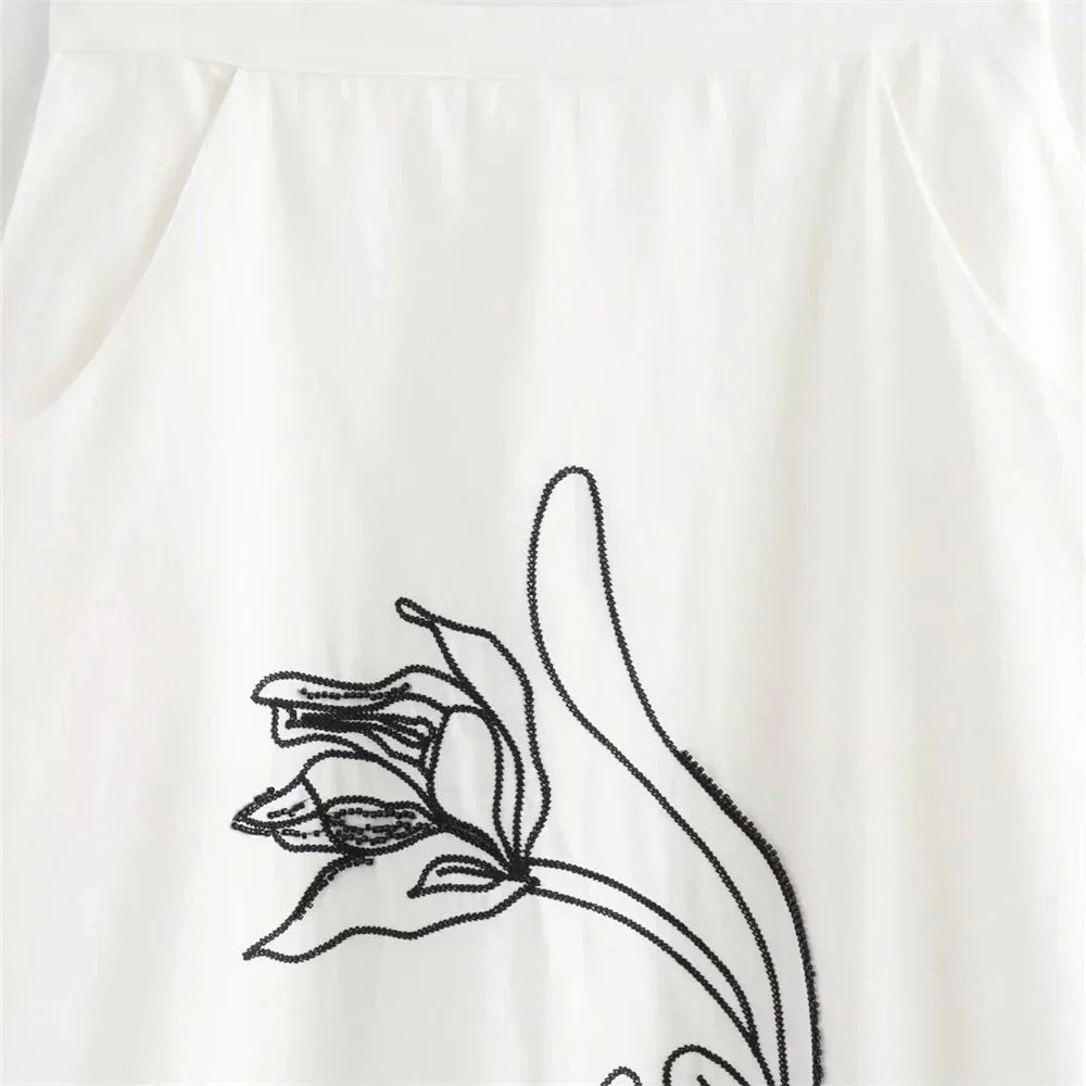 Versatile Contrast Colored Flower Embroidery High Waist Skirt