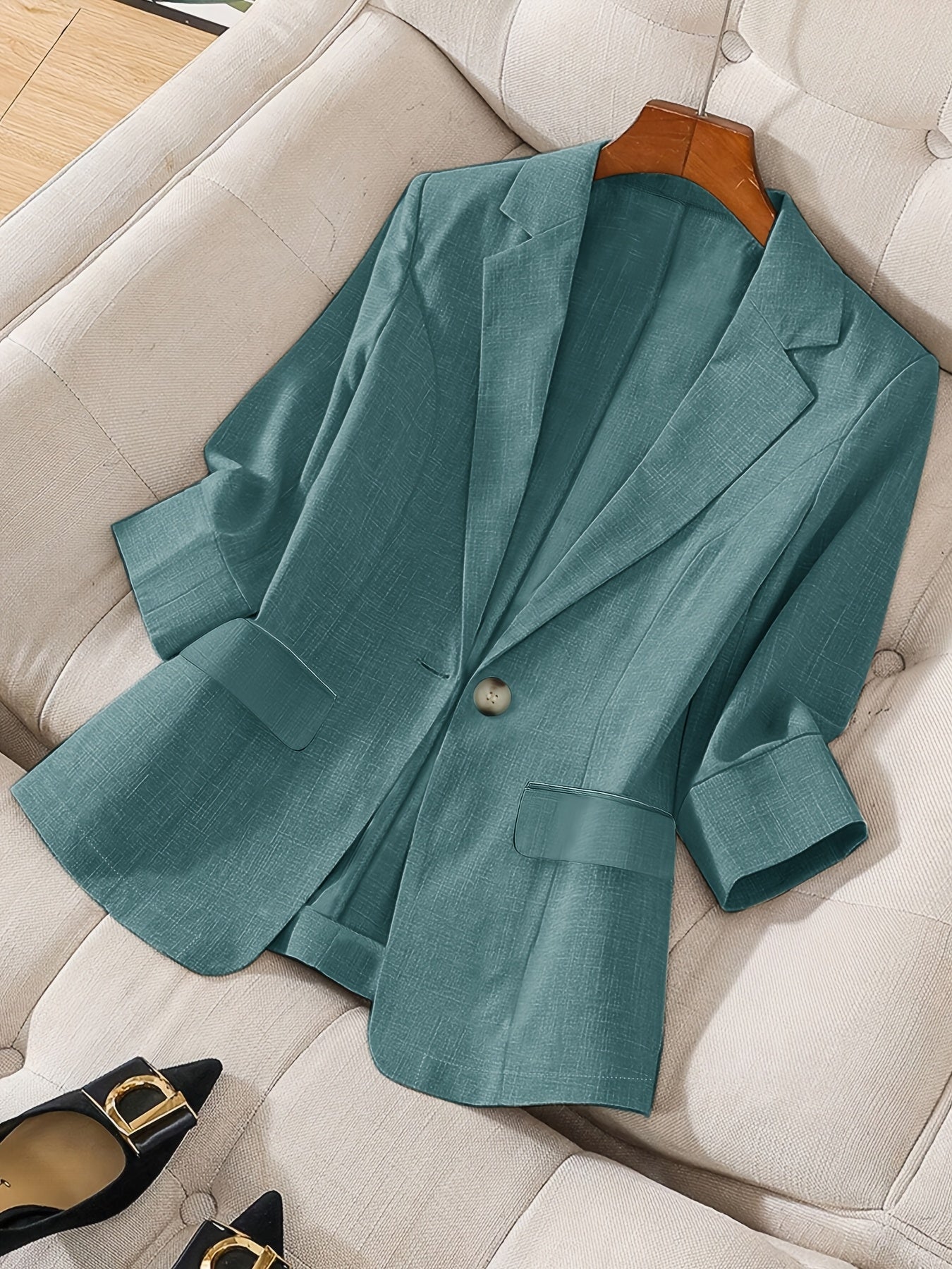 Tailored Cropped Blazer for Business Casual Style
