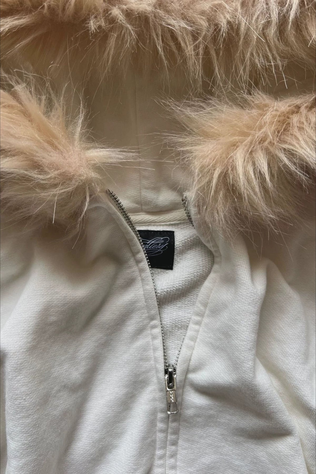 Woman wearing Letter-Print Faux-Fur Collar Hoodie from Hicosy — view 2
