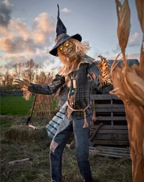 Ghostface Scream Scarecrow: Towering Outdoor Halloween Yard Decoration