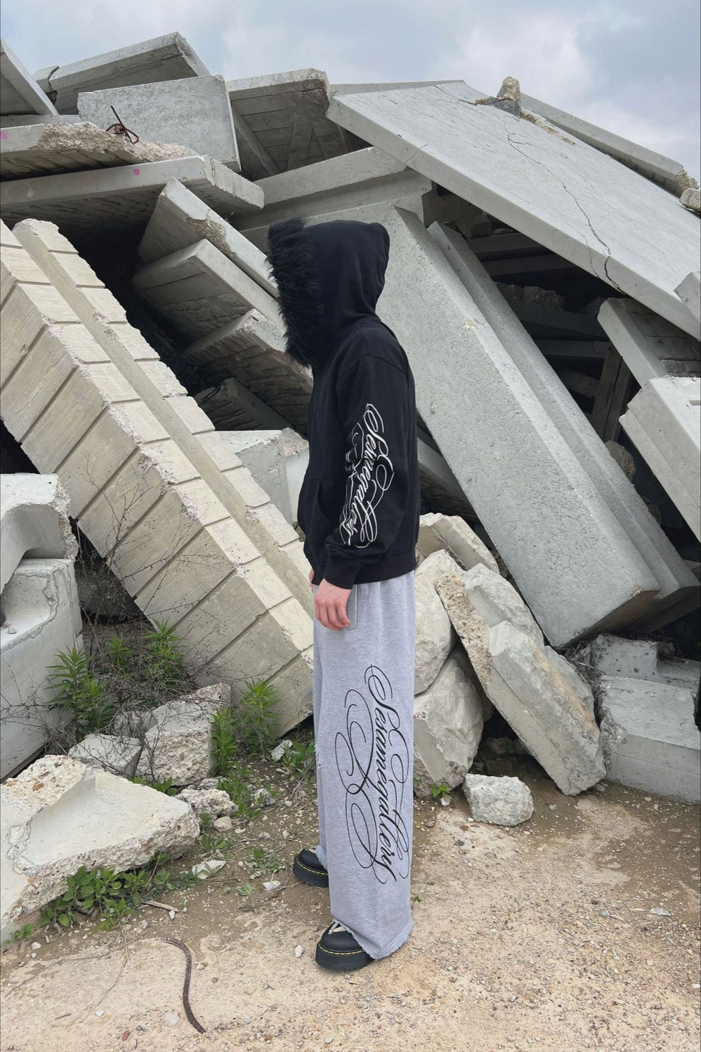 Woman wearing Letter-Print Faux-Fur Collar Hoodie from Hicosy — view 6