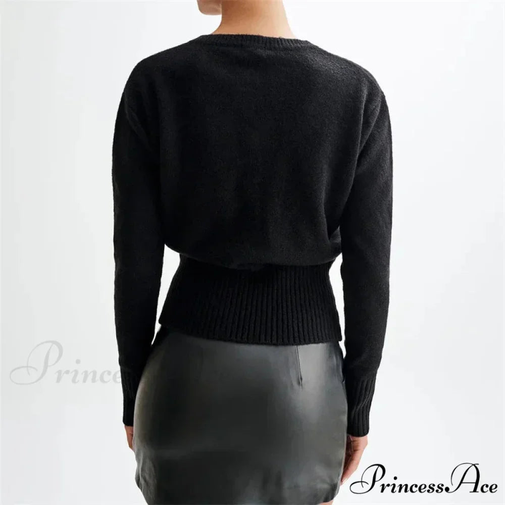 Durable Circular Neck Solo Buttoned Turn-of-the-Century Style Knitted Cardigan