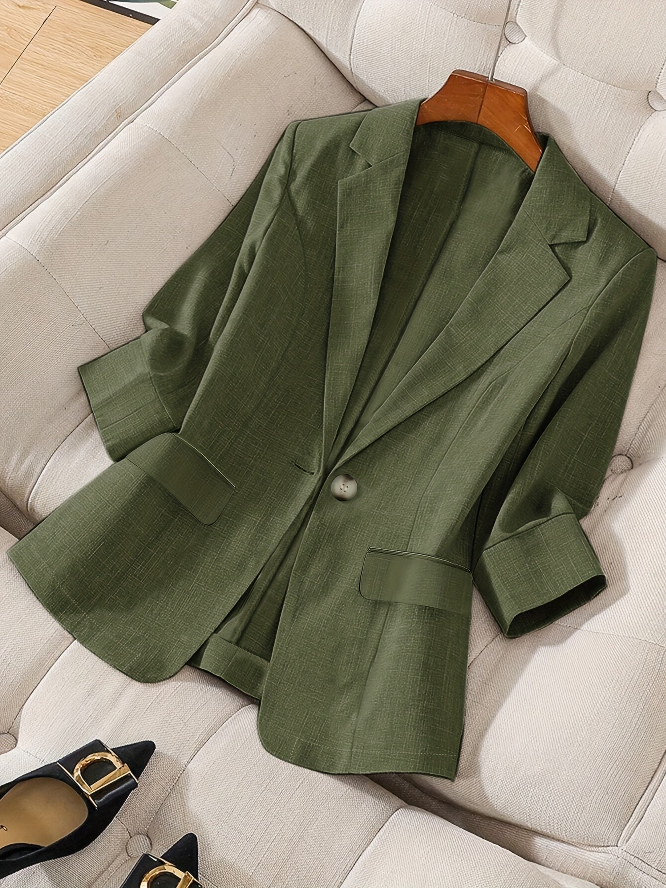 Tailored Cropped Blazer for Business Casual Style