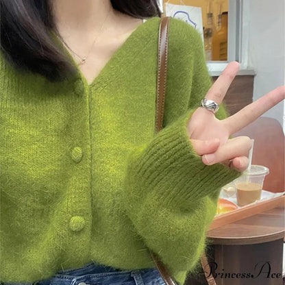 Verdant V-Neck Extended Sleeve Solitary Fastened Knitted Cardigan