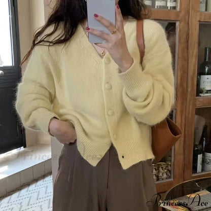 Verdant V-Neck Extended Sleeve Solitary Fastened Knitted Cardigan