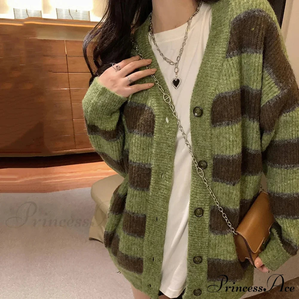 Vintage Emerald Line V-Neck Solitary Buttoned Cardigan
