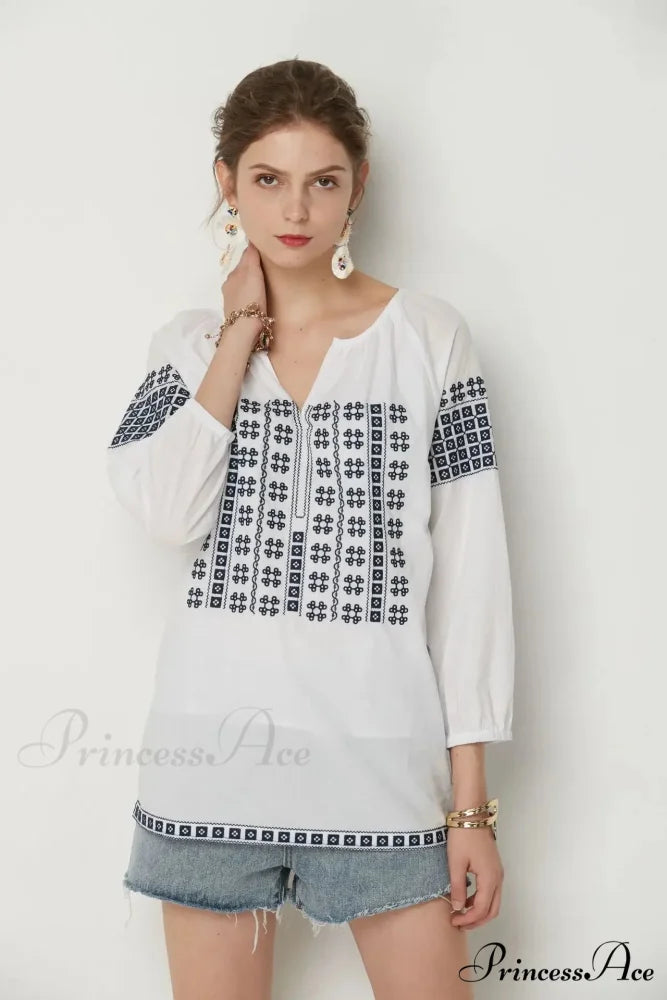 White Cotton Embroidery V-Neck Loose Pullover Boho Blouse

Modified Title: Ivory Cotton Stitching V-Neck Baggy Jumper Bohemian Top