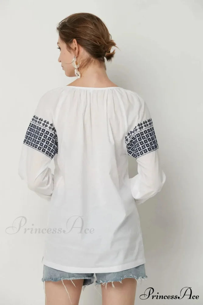 White Cotton Embroidery V-Neck Loose Pullover Boho Blouse

Modified Title: Ivory Cotton Stitching V-Neck Baggy Jumper Bohemian Top