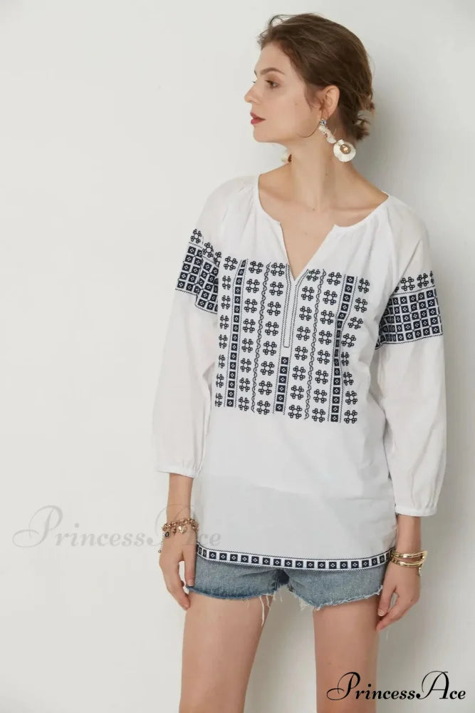 White Cotton Embroidery V-Neck Loose Pullover Boho Blouse

Modified Title: Ivory Cotton Stitching V-Neck Baggy Jumper Bohemian Top