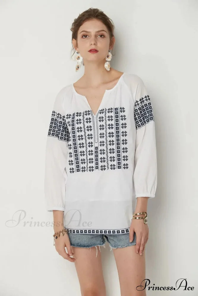 White Cotton Embroidery V-Neck Loose Pullover Boho Blouse

Modified Title: Ivory Cotton Stitching V-Neck Baggy Jumper Bohemian Top